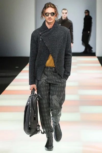 Look 19
